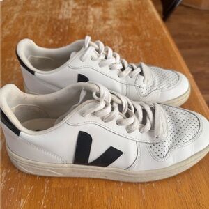 LAST CHANCE offer Veja White and Black Women's Sneakers